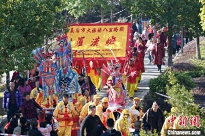​浙江义乌千年古镇佛堂欢庆“十月十”