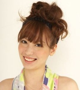 ​花朵式花苞头扎法图解，给你带去清新迷人的气息！