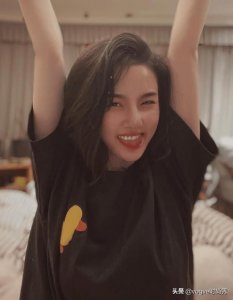 ​宋祖儿生图又A又酷！说这身材没80斤我也信了