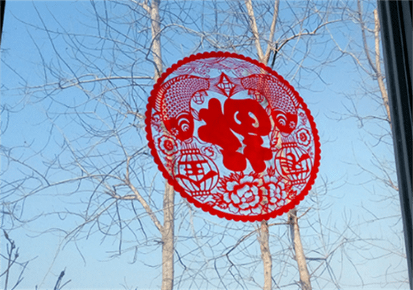 塑料窗花为什么要用水贴(塑料窗花的正确贴法)