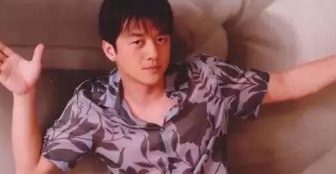 长江商学院简历(明星和富豪们都往里扎堆)(2)