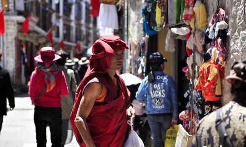 布达拉宫在九道沟的哪个方向