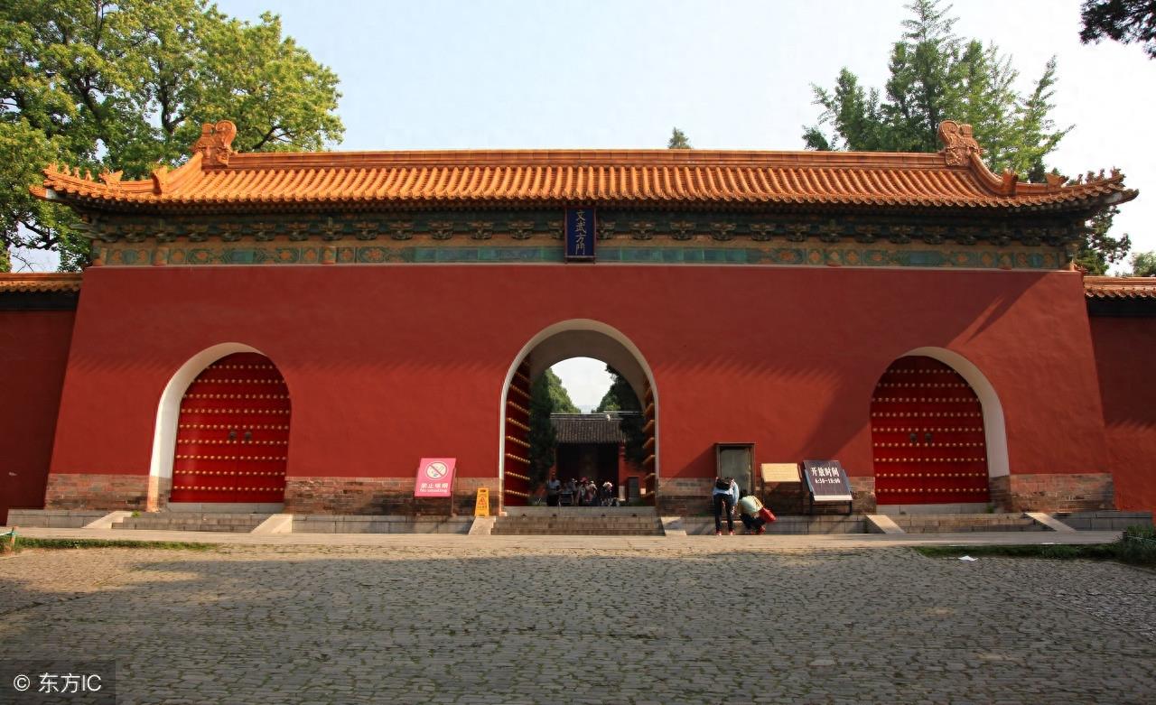 中国古代建筑屋顶形式——庑殿顶，造型大气舒展，威严庄重