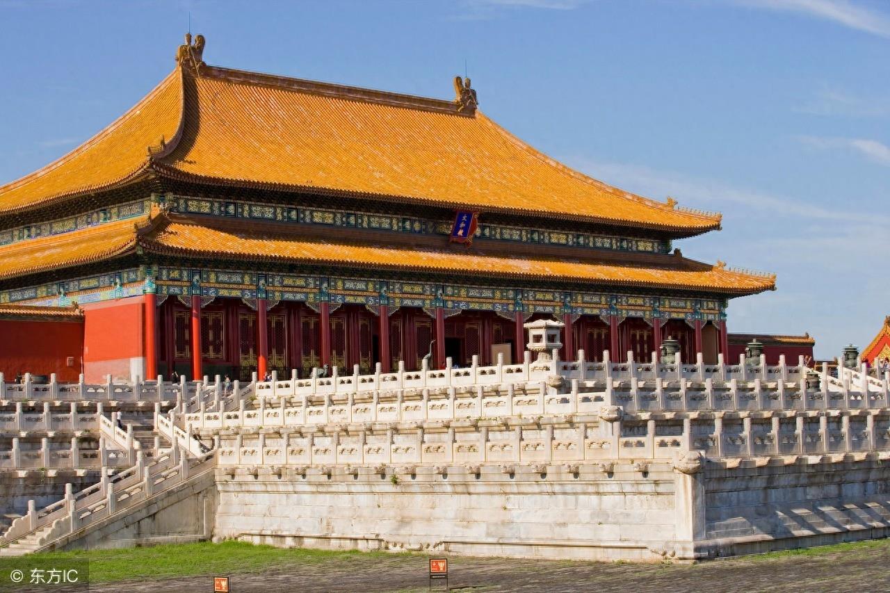 中国古代建筑屋顶形式——庑殿顶，造型大气舒展，威严庄重