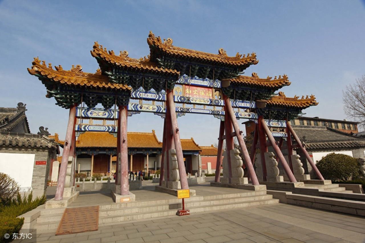 中国古代建筑屋顶形式——庑殿顶，造型大气舒展，威严庄重