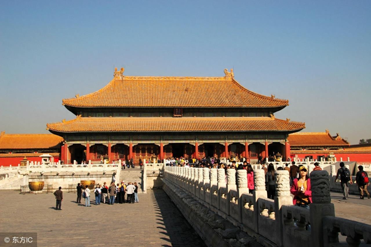 中国古代建筑屋顶形式——庑殿顶，造型大气舒展，威严庄重