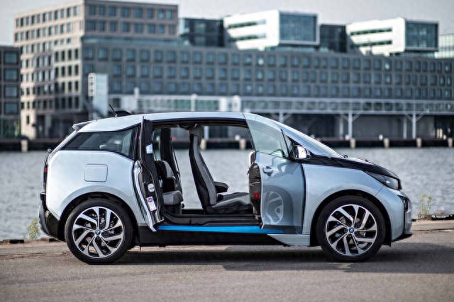 这种车门竟然叫“自杀式车门”