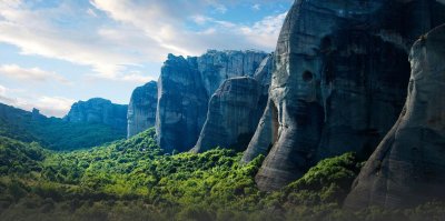 ​希腊塞萨利的迈泰奥拉岩层和几百年历史的古老修道院