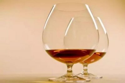 ​52度葡萄蒸馏白酒是好酒吗(菲度葡萄蒸馏白酒)