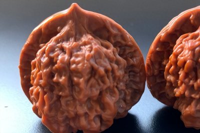 ​官帽核桃：文化传承与盘玩秘籍，手把手教你养出“玛瑙级”包浆