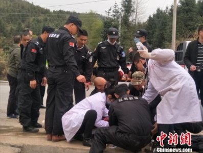 ​江西赣州一客车发生侧翻事故 致10人遇难21人受伤