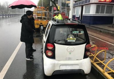 ​电动车新规定已出，老年代步车不能上路行驶，那老年人出行咋办？