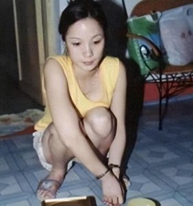 ​2004年，方晓红被执行注射死刑，在上执行车前，她向狱警深深鞠躬