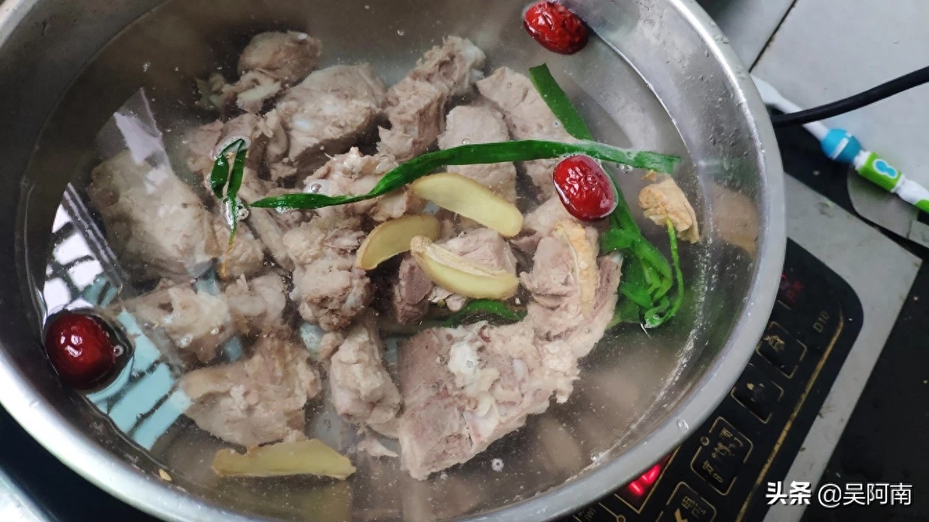 吃完的榴莲壳不要丢,拿来和排骨一起炖,味道鲜美又滋补超好喝