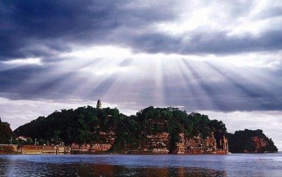 ​鬼斧神工，这才是真正的乐山睡佛