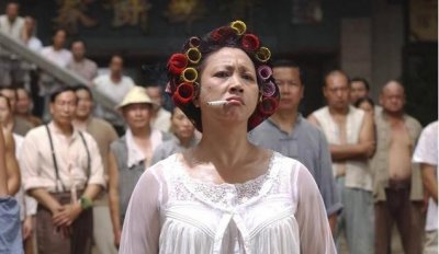 ​＂包租婆＂年轻的时候美艳动人？看到照片后，网友：我信了