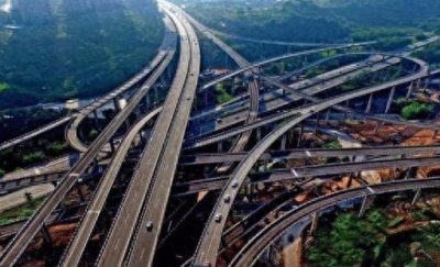 ​中国“最复杂”的天桥，5层8个方向，20个坡道，连导航都不见了