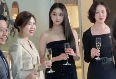 ​关晓彤感叹自己年龄变化: