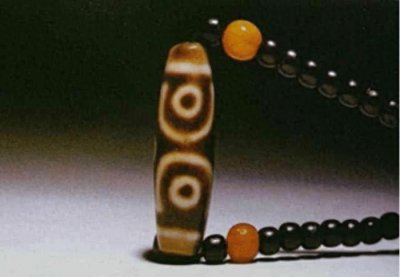 ​李连杰脖子那串“天珠”是何物？为何能从2000万，涨到1亿？