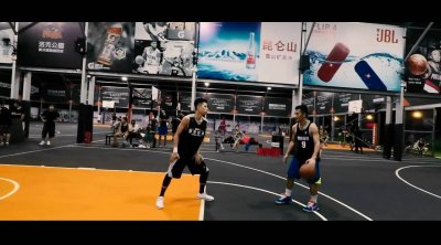 ​军哥连续变向后转身丝滑舔篮！虎扑路人王上海站精彩集锦！