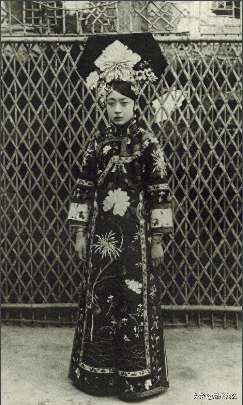 末代皇后婉容的老照片，最美的还是最后一张