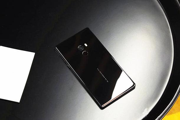 今年最流行几款手机（出街回头率百分百的5款热门手机）(7)