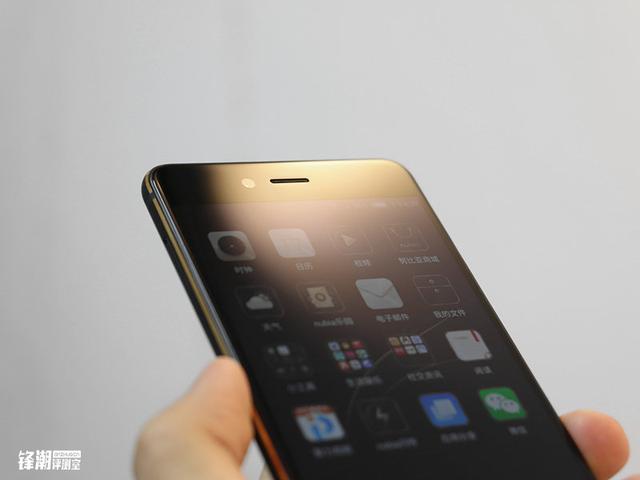 今年最流行几款手机（出街回头率百分百的5款热门手机）(3)