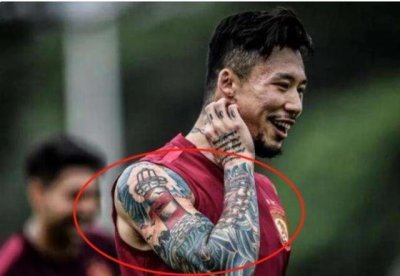 ​除了踢球，国足喝酒抽烟样样在行，甚至还有人纹韩文