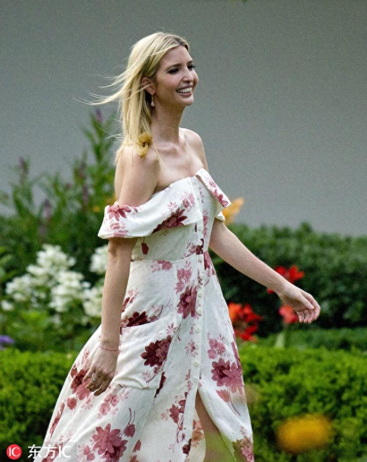 特朗普访华外孙女儿爆红 谁让她有个美貌与才华兼并的妈呢