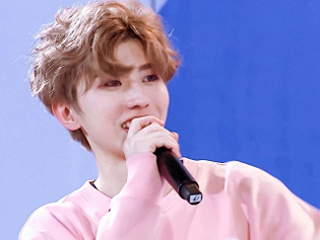 最新唱片销量排行榜，坤坤榜上无名花花仅排第二，看到榜首：恭喜