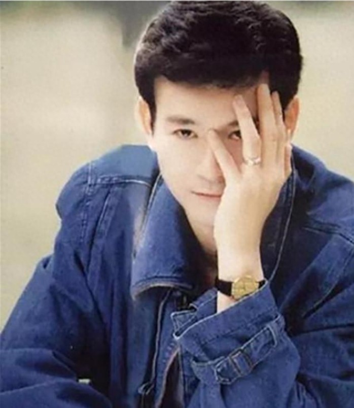 不老男神郑少秋，年轻时竟是一情场浪子