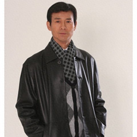 不老男神郑少秋，年轻时竟是一情场浪子