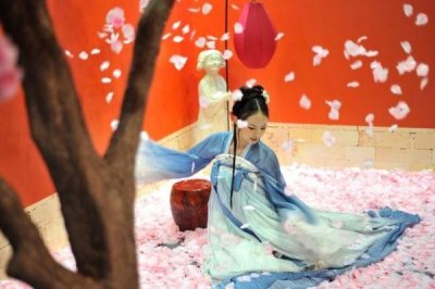 ​汉服“同袍”广州竞美，展示中华传统文化之美