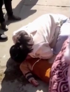 ​南昌街头怀孕护士跪地抢救溺水儿童，网友：“拯救的是一个家庭”