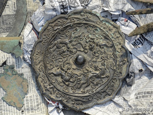 古人使用的镜子啥样子？实拍小城大集上的“古铜镜”，真假难辨
