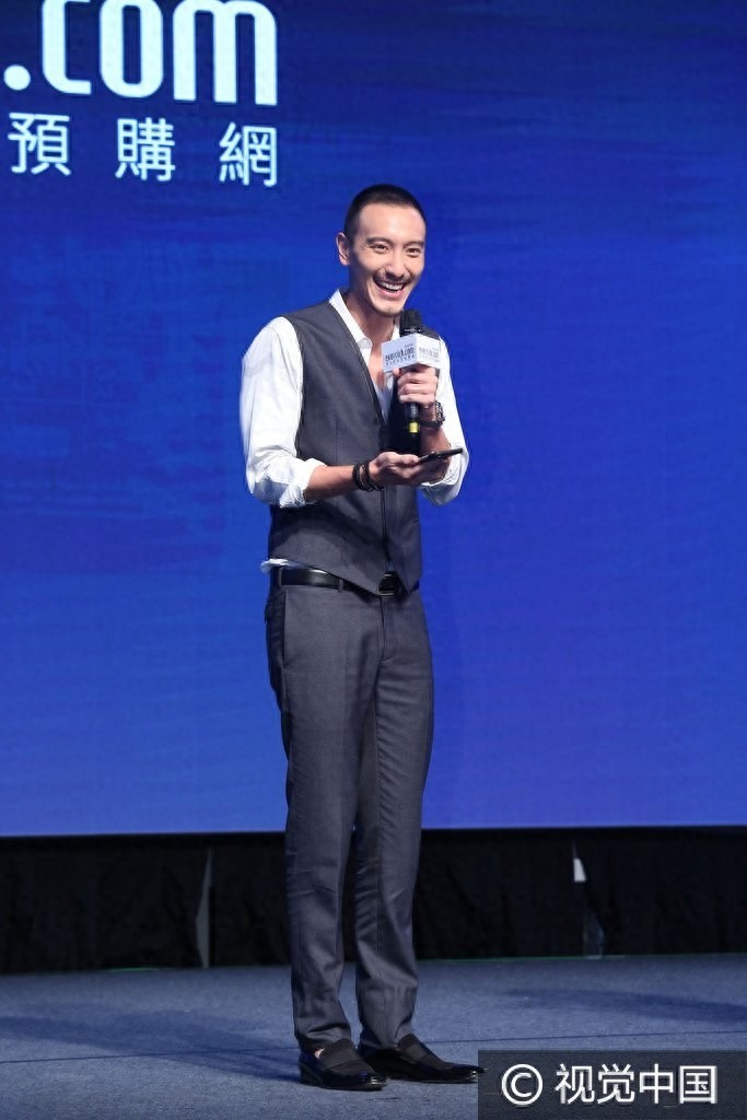 台湾第一帅！王阳明西装马甲雅痞范 圆寸八字胡一脸坏笑