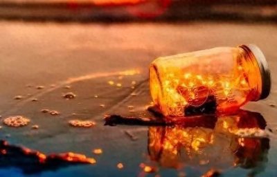 ​网易云热评：我于昨晚去世，走时心如止水，我于今早重生