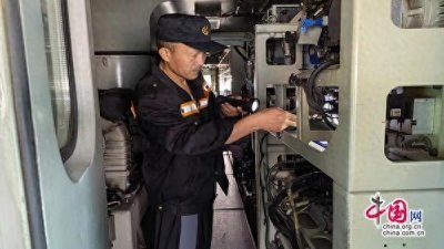 ​朱峰：情在心中，路从脚下