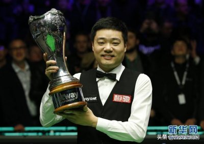 ​时隔十年 丁俊晖再夺英锦赛奖杯