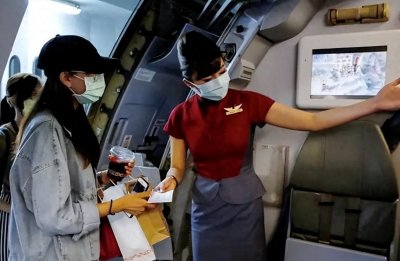 ​美国陆续行动，取消26个中方运营赴华航班，我使馆回应