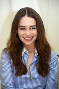 为艺术献身的“龙妈”艾米莉亚·克拉克写真赏