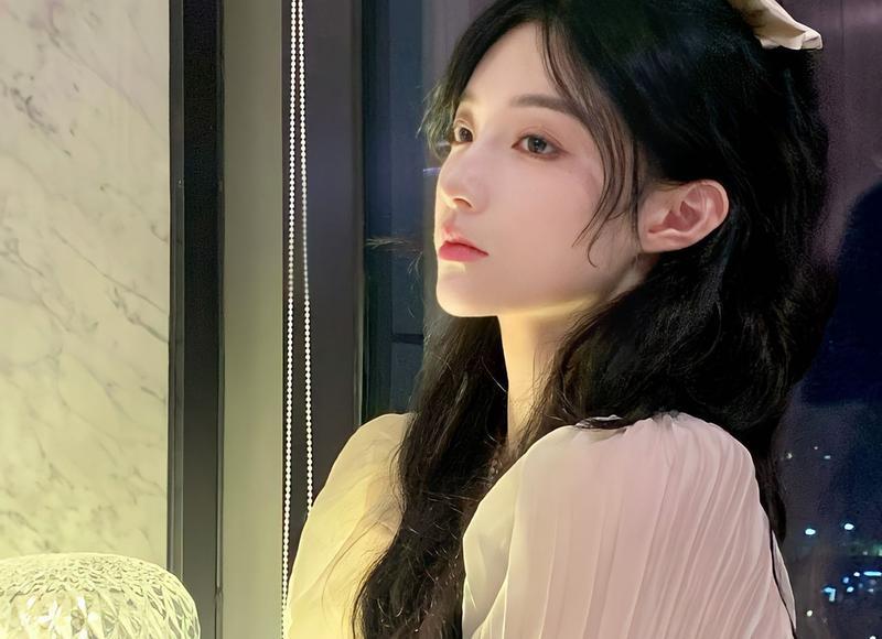杨幂小糯米，小糯米眉眼之间和杨幂小时候如出一辙