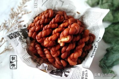 ​零食小麻花，在家做原来这么简单，搓一搓拧一拧，随手做一堆