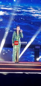 ​降央卓玛成都献唱《西海情歌》唱哭观众