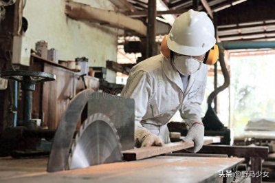 ​评论一边倒！996和007工作制违法又怎样？网友:别让劳动者寒心！