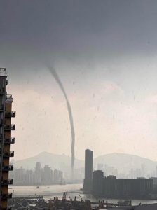 ​维多利亚港现巨大水龙卷，香港天文台：65年来首次