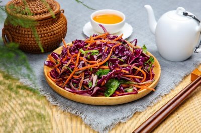 凉拌紫甘蓝需要先焯水还是直接生吃？怎么吃更好？